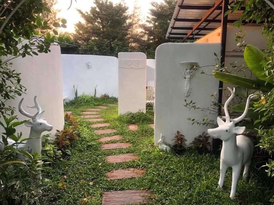 Loft Caravan Resort Haad Chao Samran Exterior photo