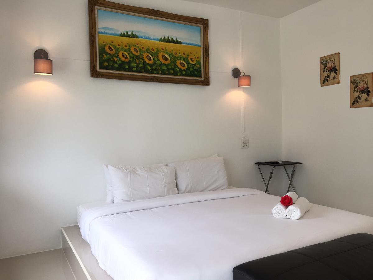 Loft Caravan Resort Haad Chao Samran Exterior photo