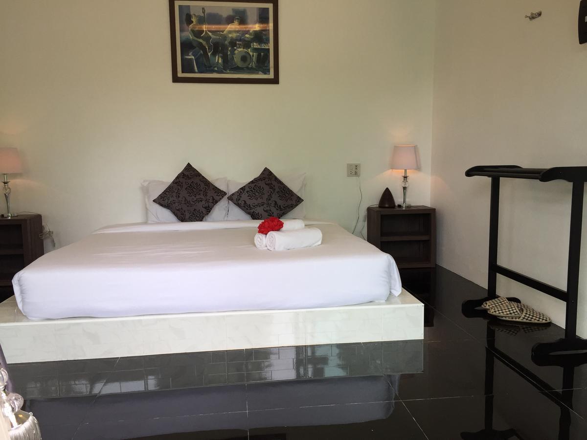 Loft Caravan Resort Haad Chao Samran Exterior photo