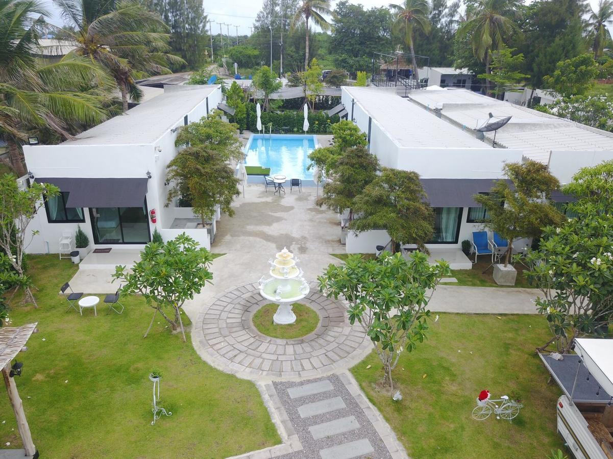 Loft Caravan Resort Haad Chao Samran Exterior photo