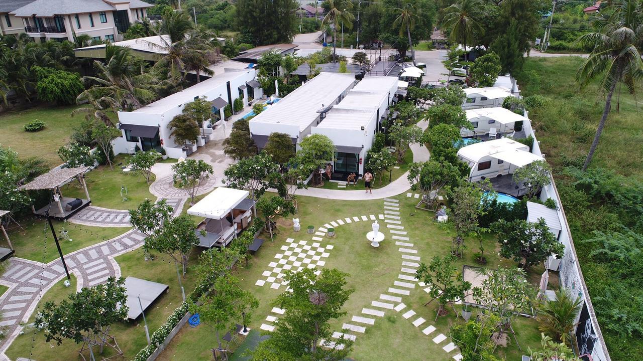 Loft Caravan Resort Haad Chao Samran Exterior photo