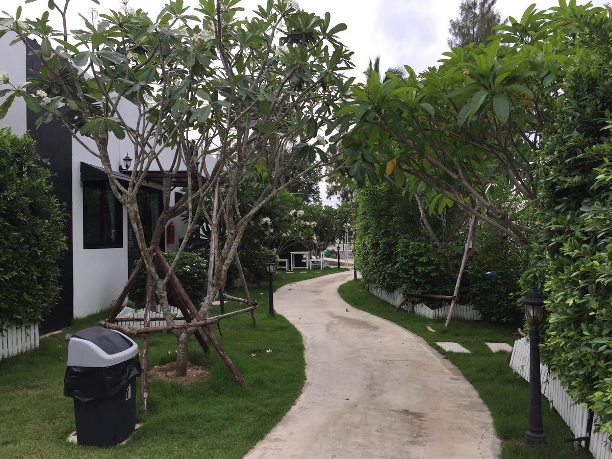 Loft Caravan Resort Haad Chao Samran Exterior photo
