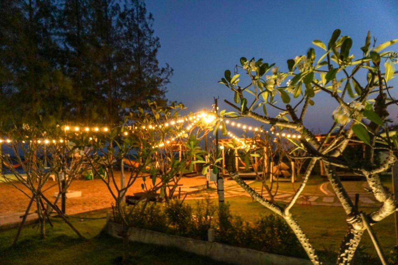 Loft Caravan Resort Haad Chao Samran Exterior photo